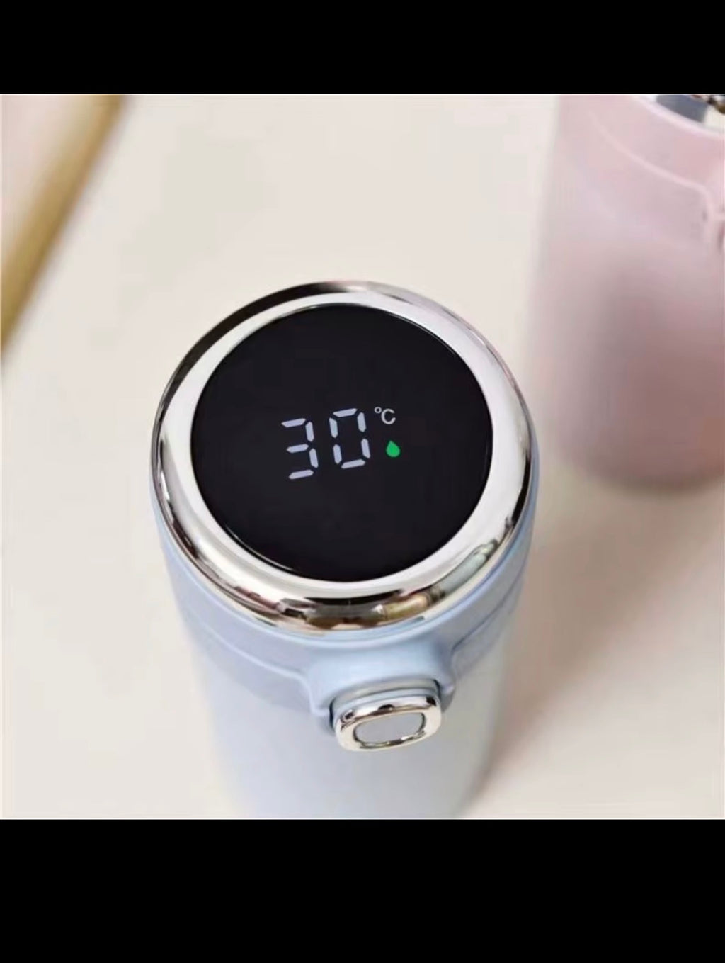 Digital temperature display lid on smart stainless steel bottle